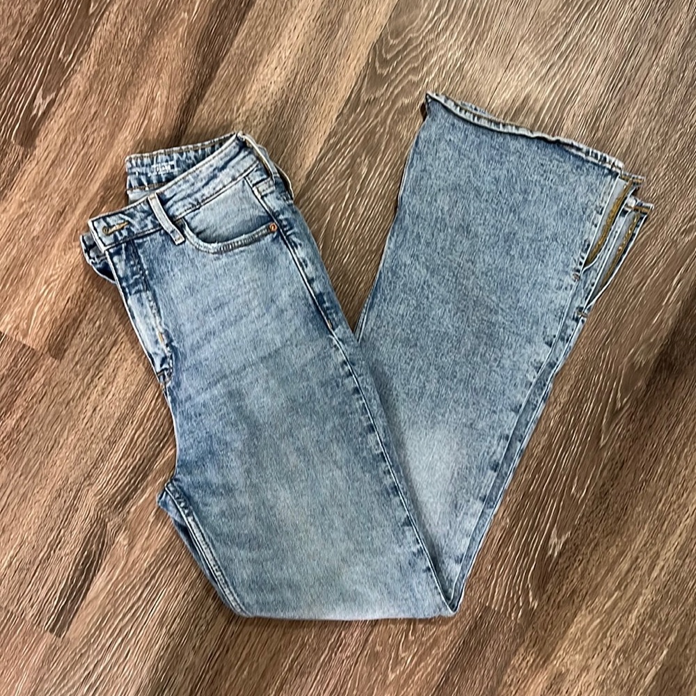 Women’s Old Navy high-rise flare